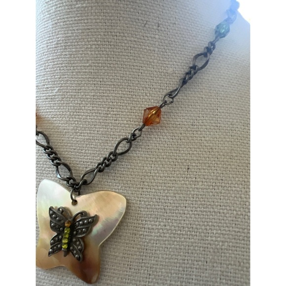 Butterfly MOP Necklace - Picture 4 of 4